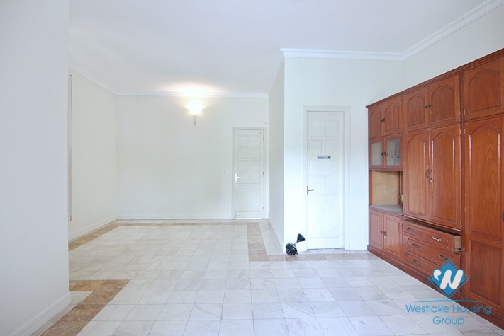 Lake view house for rent in Quang An street, Tay Ho district